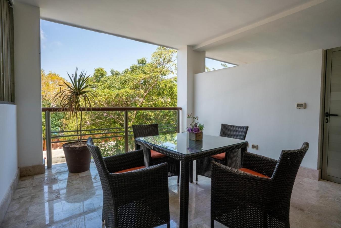 2br Beachfront Exclusive W/ Features Apartment