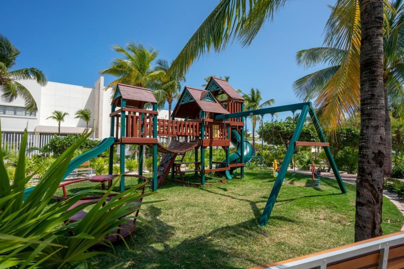 2br Beachfront Exclusive W/ Features Apartment *