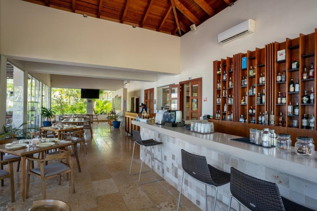 Apartment 2br Beachfront Exclusive W/ Features Cancun