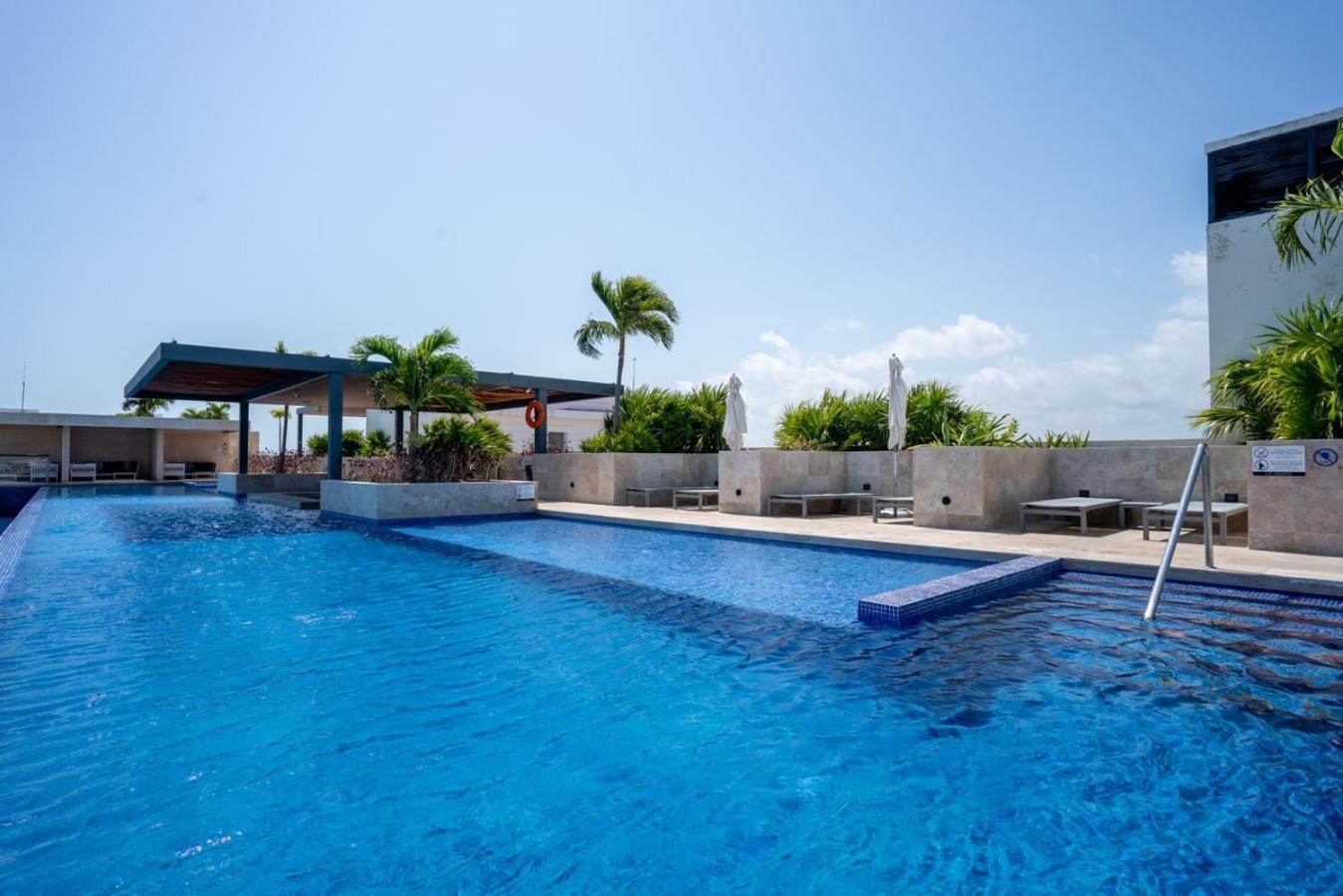 Apartment 2br Beachfront Exclusive W/ Features Cancun