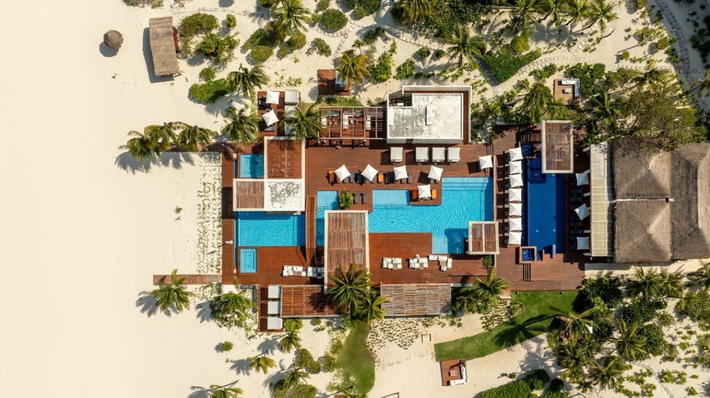 2br Beachfront Exclusive W/ Features Apartment