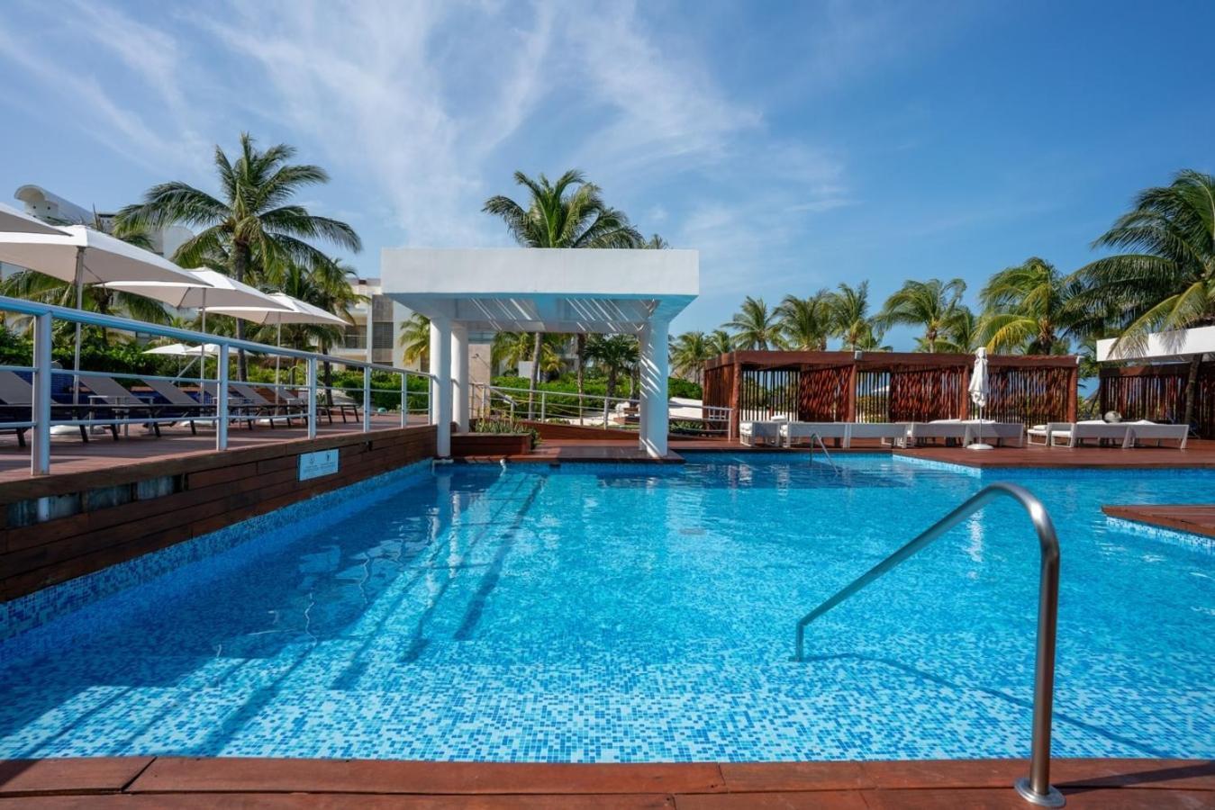 2br Beachfront Exclusive W/ Features Apartment Cancun